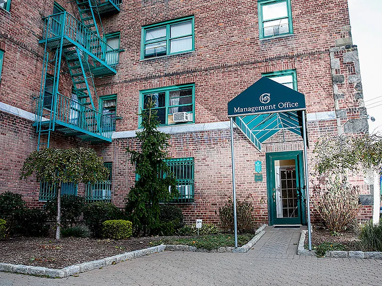 Glenwood Gardens Apartments — Photo 9
