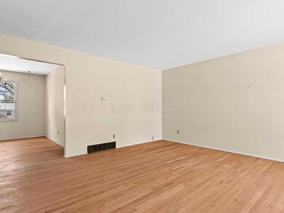 5th image of 157 Fairdale Ave
