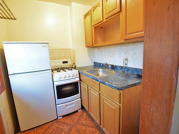 3rd image of 225 Madison St #Rr