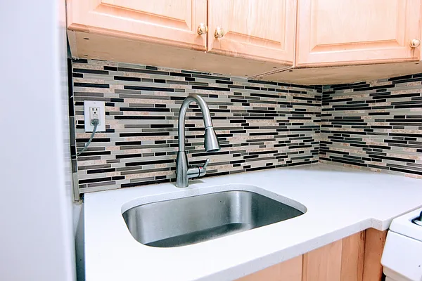 Rented by HOLTON REAL ESTATE INC. | media 24