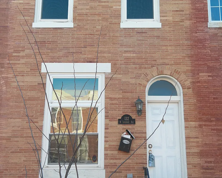 132 N Linwood Ave — Photo 1