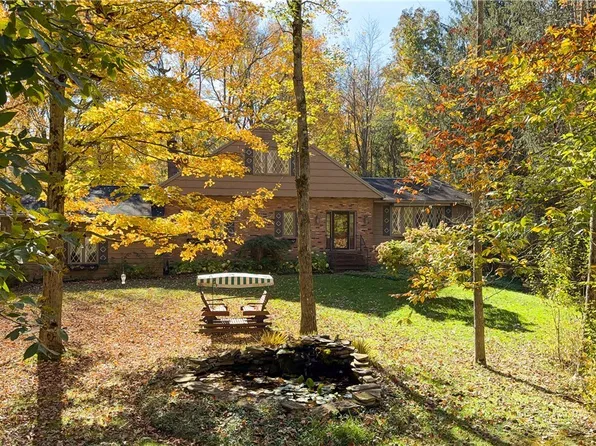 8217 W River Dr, Novelty, OH 44072
