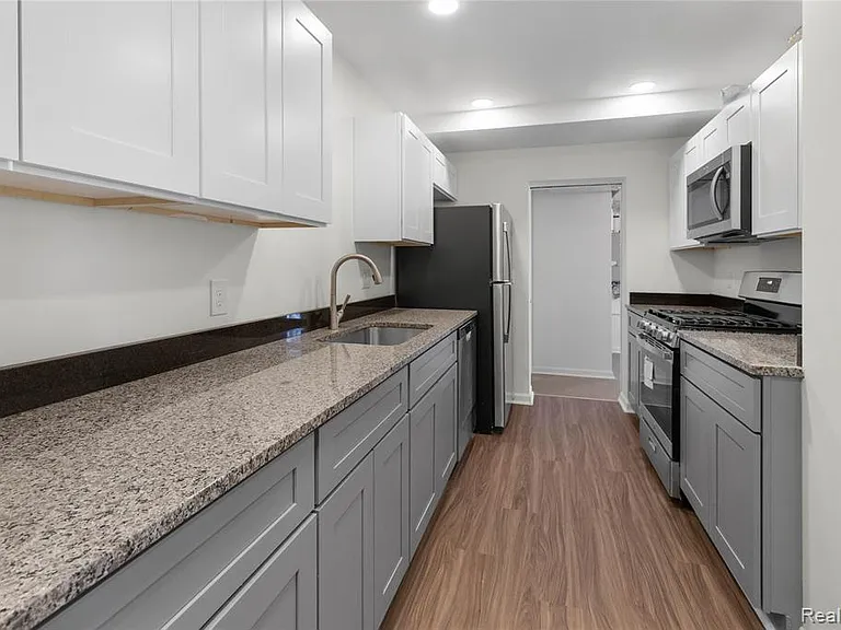 70 Clairmount St #2B — Photo 4