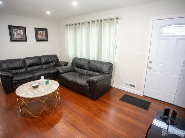 156 Adams St, Piscataway, NJ 08854