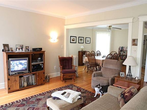 3rd image of 6524 N Bosworth Ave