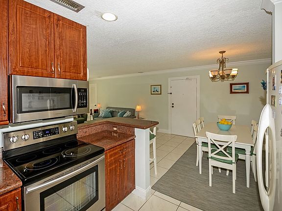 3rd image of 6479 Bay Club Dr APT 4