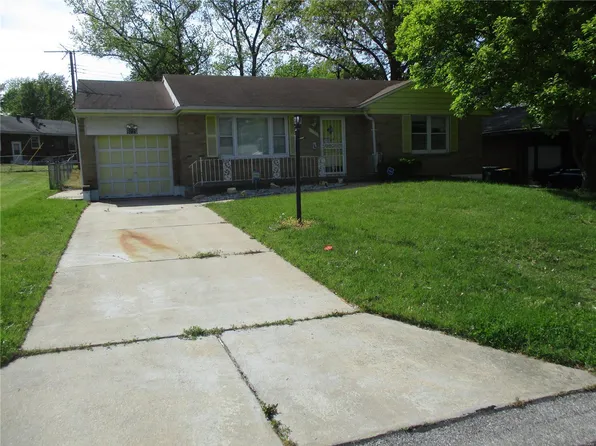 9229 Halbrook Dr, Saint Louis, MO 63137