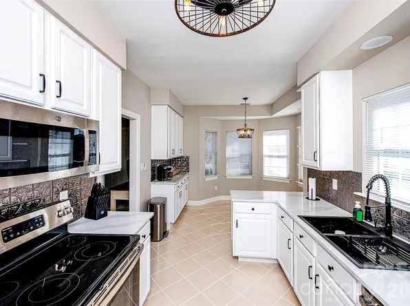 5919 Fitzwilliams Ln, Charlotte, NC 28270