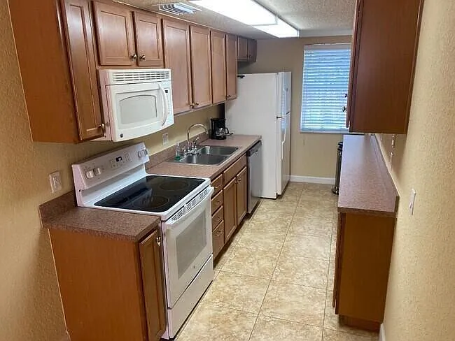 135 NW 5th Ave #3 — Photo 11