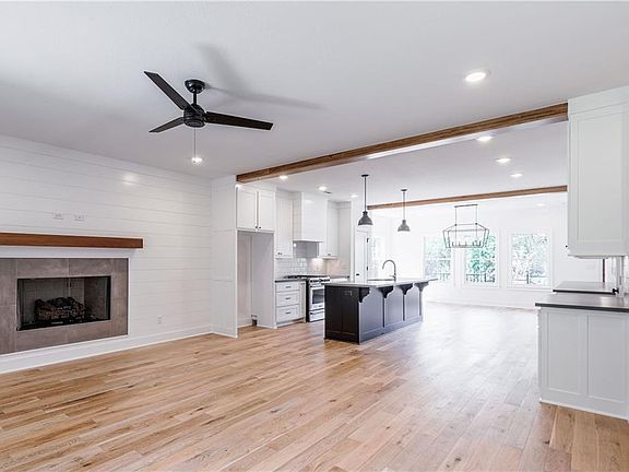 5th image of 2034 N Libby Ln