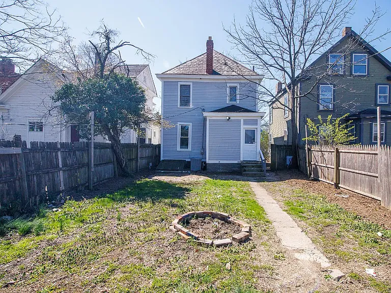 E 17th Ave — Photo 37