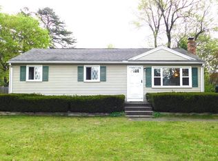 30 Peloquin Dr, Easthampton, MA 01027