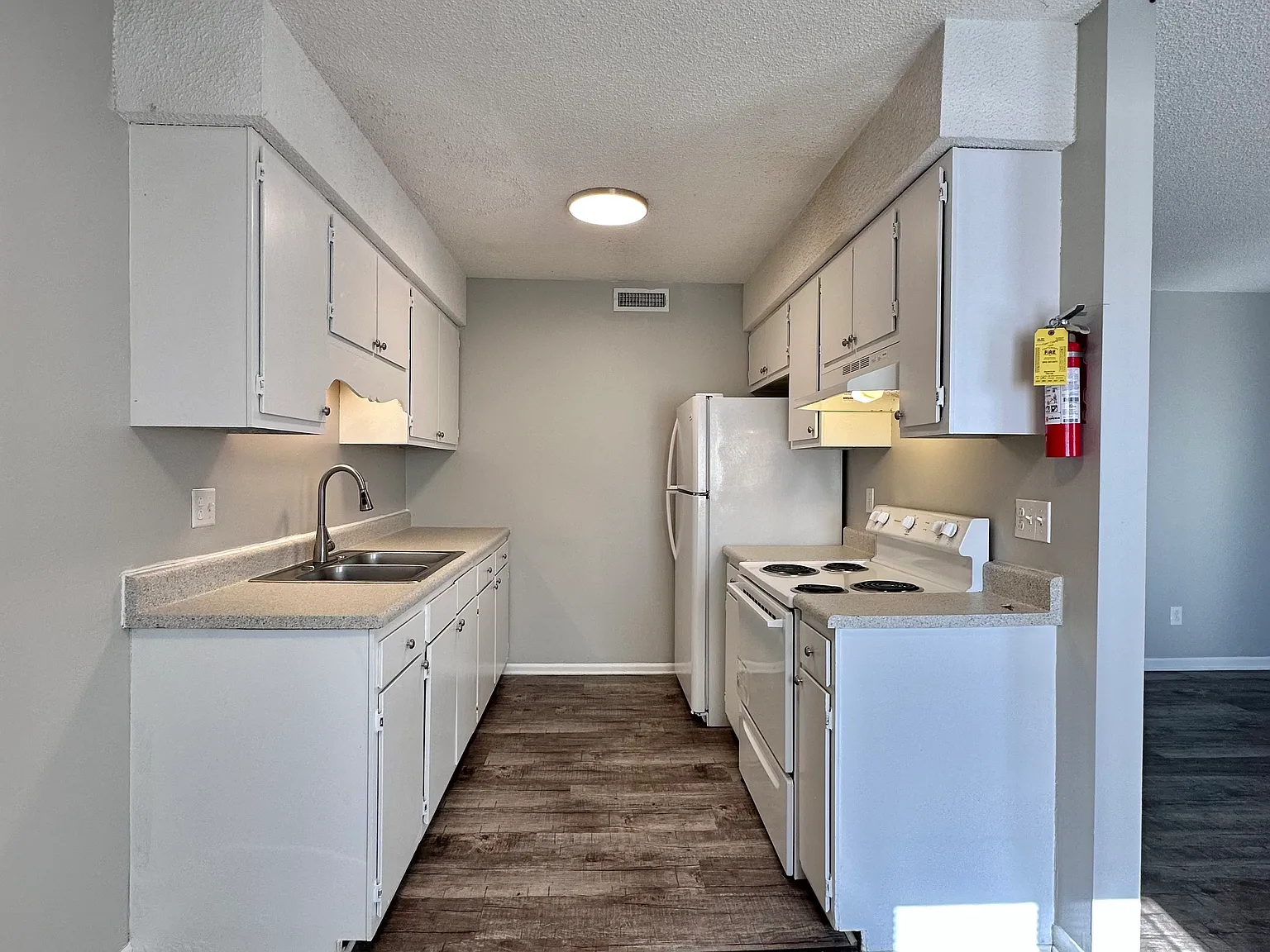 1 bed, 585 sqft, $1,088 — Photo 3
