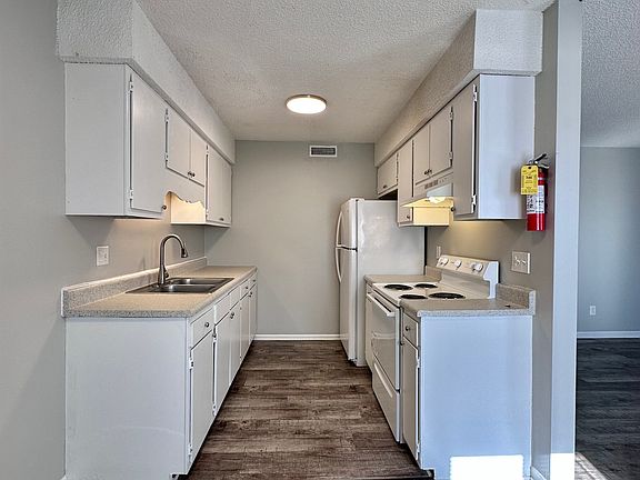3rd image of 814 Twin Oaks Way #310