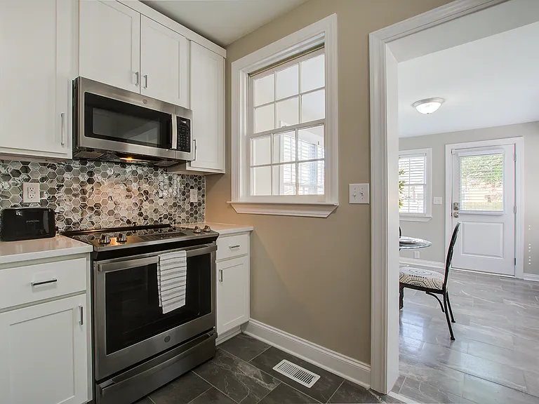 138 Grove St — Photo 16