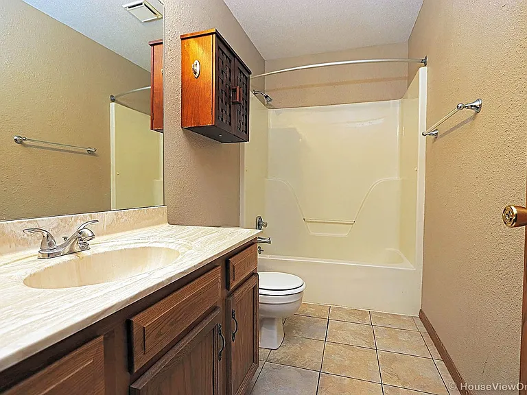 1954 Longview Dr — Photo 15