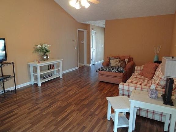 3rd image of 1421 Eastwoods Dr