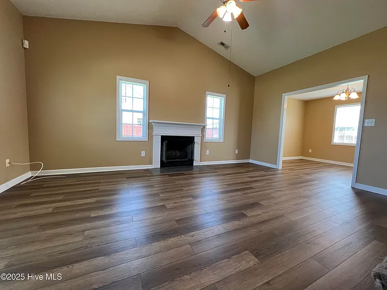 304 Mann St — Photo 5