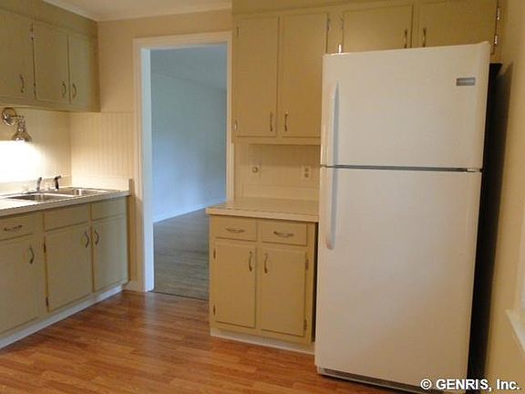3rd image of 4 Shady Ln