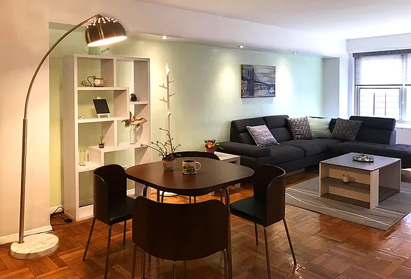 Sold by Winzone Realty Inc | media 4