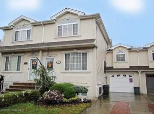 67 Pond St #2, Staten Island, NY 10309