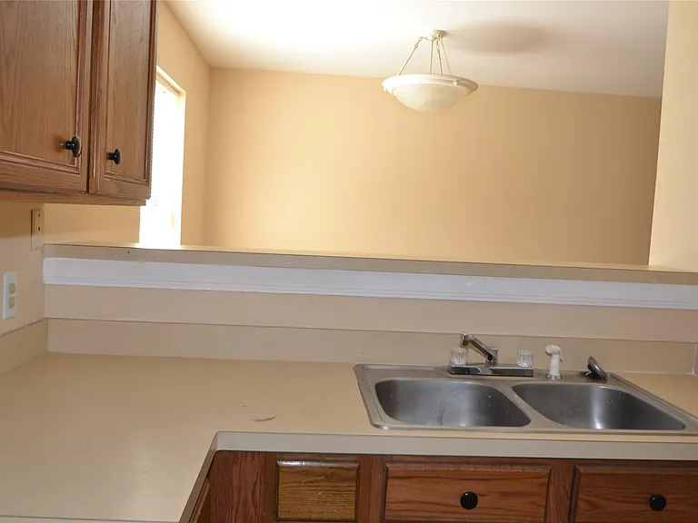 304 Dell Ct #6 — Photo 16