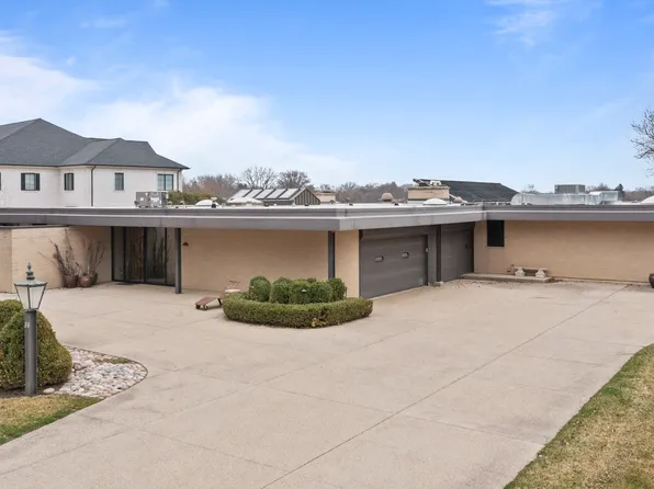 66 Watergate Rd, Barrington, IL 60010