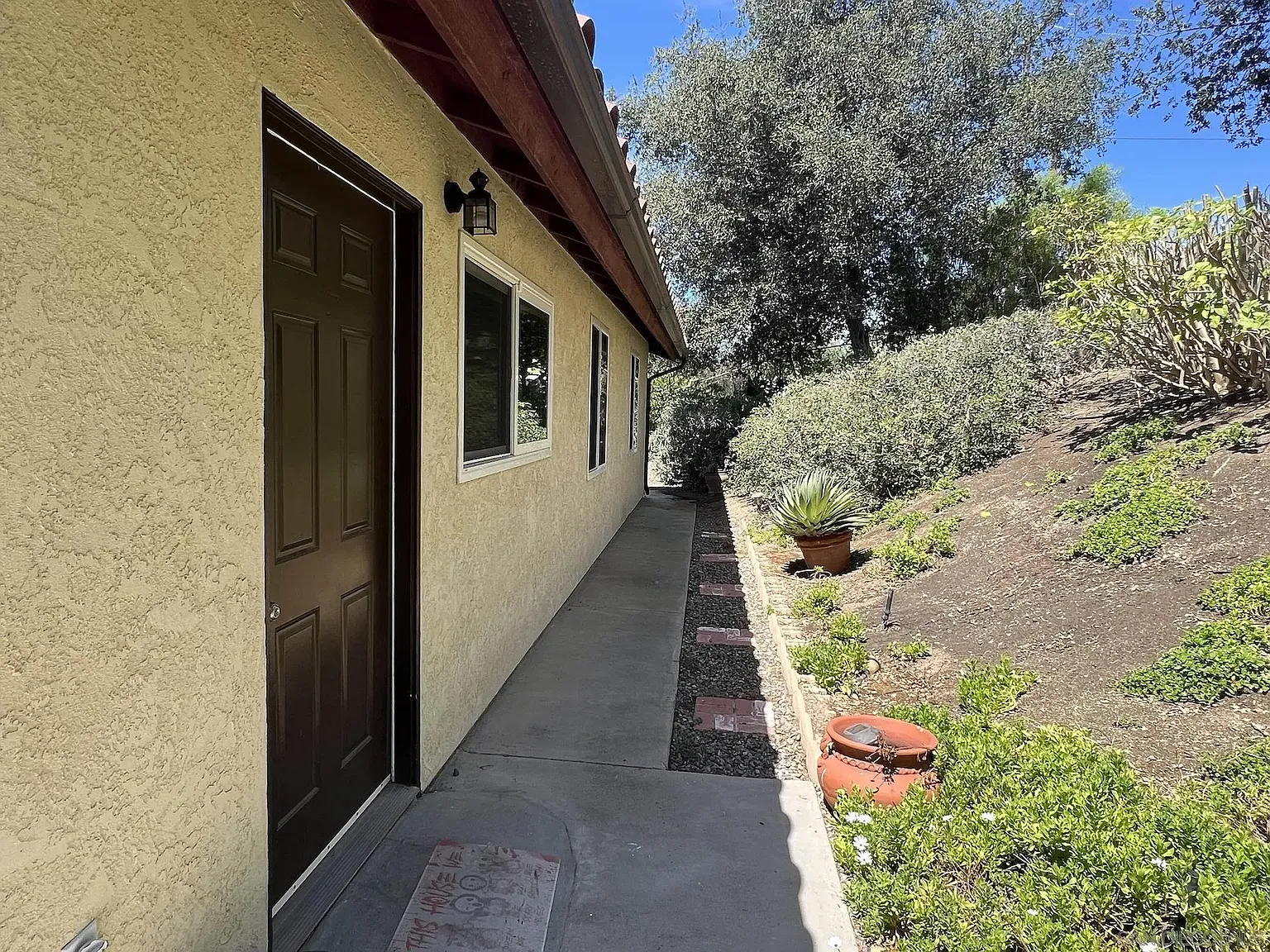2 bed, 1.0 bath, 1000 sqft, $2,500 — Photo 1
