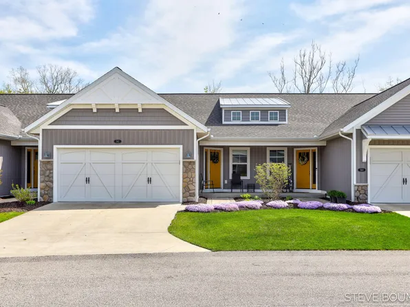 562 Riverbank Cir, Zeeland, MI 49464