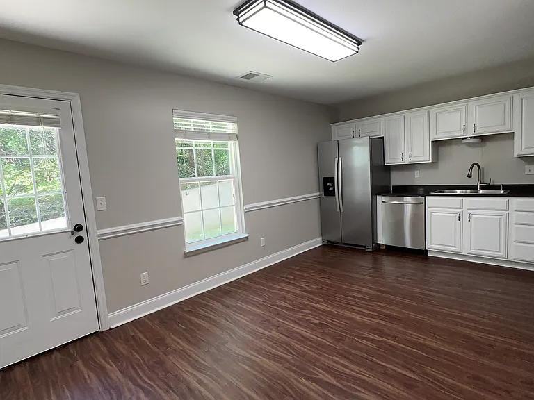 1126 Maple Tree Ln — Photo 6