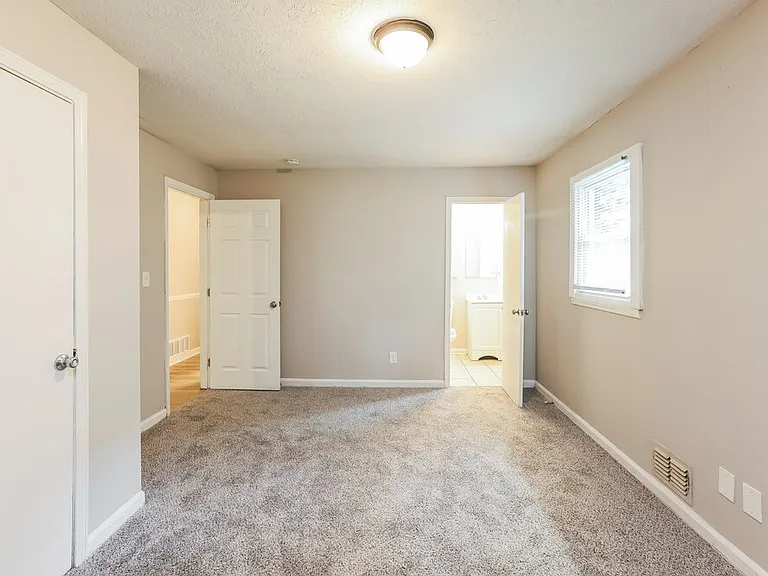 1338 W Stoneybrook Dr — Photo 8