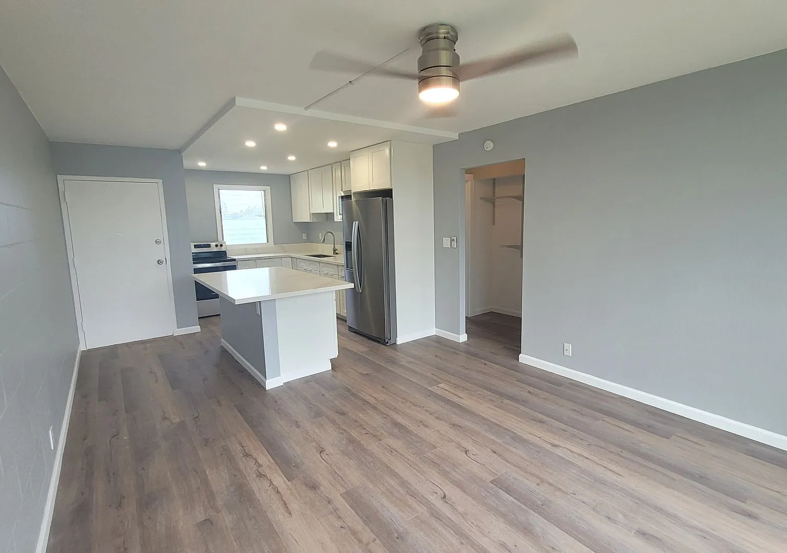 Recently Remodeled 2 Bedroom Ground Floor Apartment in "Lalawai Hale". — Photo 3