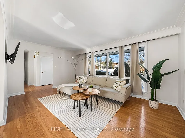 35 Caswell Dr — Photo 3