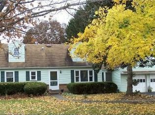 10 Ramblewood Dr, North Chili, NY 14514