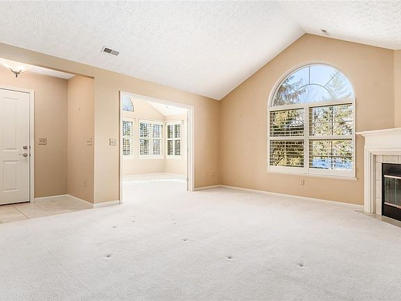 5th image of 755 Kingsmead Rd