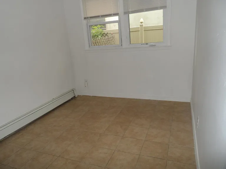 304 40th St #1 — Photo 5