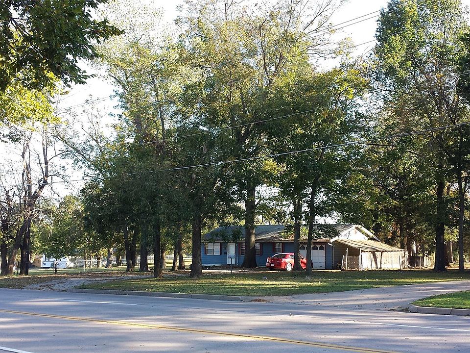1st image of 703 E Will Rogers Blvd