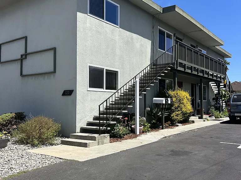 122 Blackburn St #1 — Photo 8