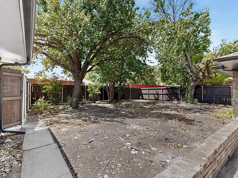 2308 Chamberlain Dr — Photo 44