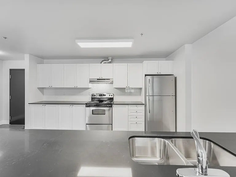 205 Oxford St E — Photo 14