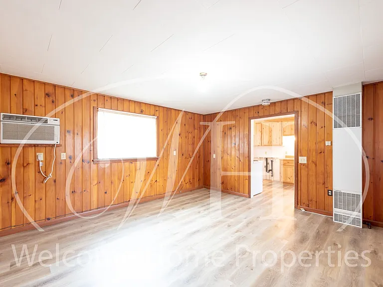 532 N 6th Ave — Photo 8