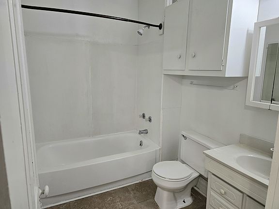5th image of 413-415 W South St #413