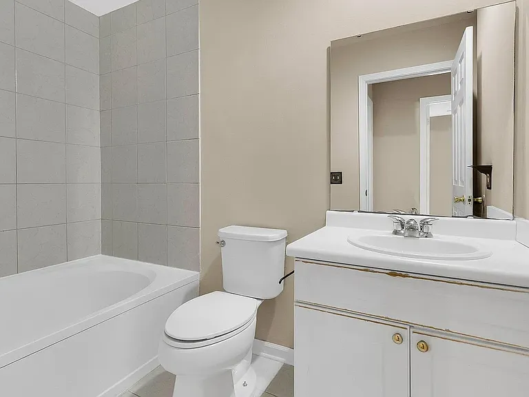 2117 Kings Gate Ln — Photo 20