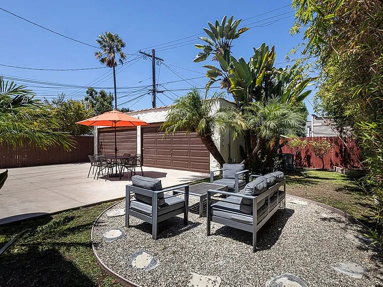 1221 S Sycamore Ave — Photo 49