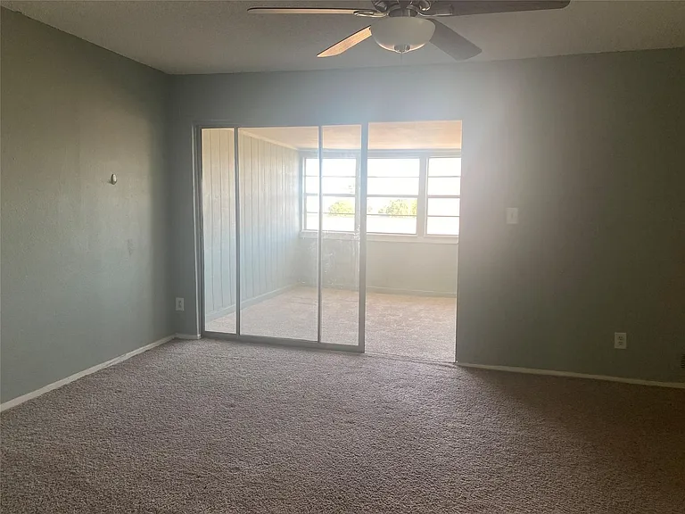 501 Towne House Ln — Photo 20