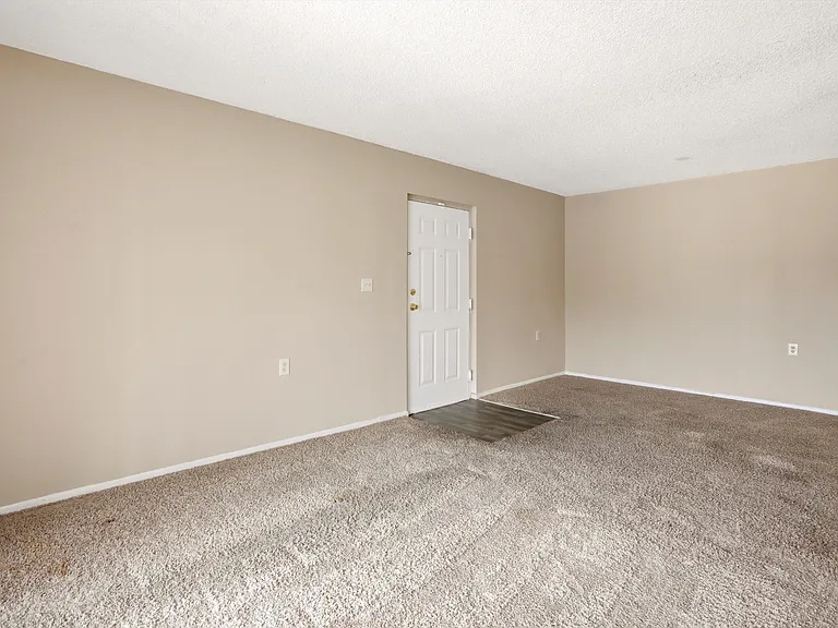 1153 Lake Victoria Dr #H — Photo 9