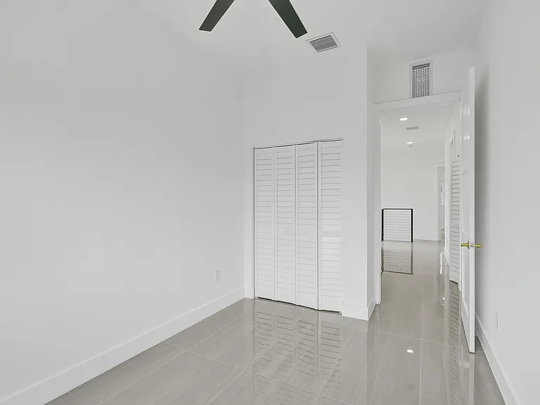 1213 W Las Olas Blvd — Photo 24