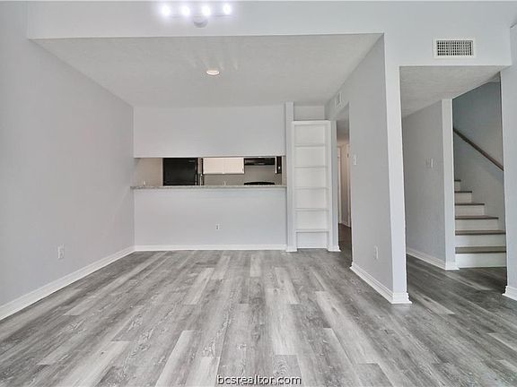 4th image of 1500 Olympia Way #21