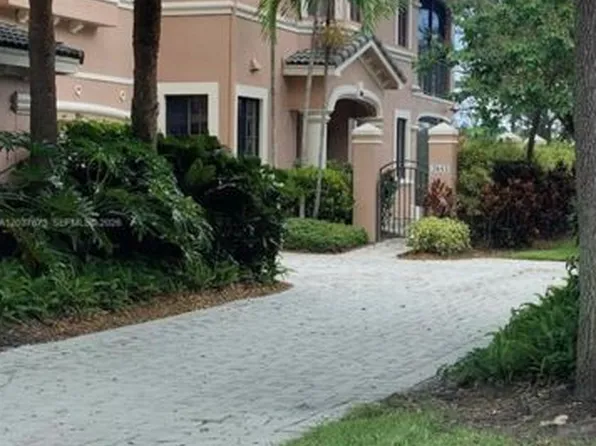 2643 Center Court Dr, Fort Lauderdale, FL 33332