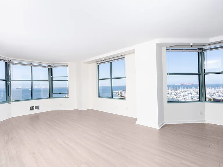 South Beach Marina Apartments — Photo 64